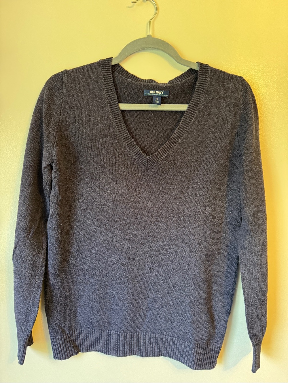 Old Navy women’s  V-Neck Sweater in Navy Blue